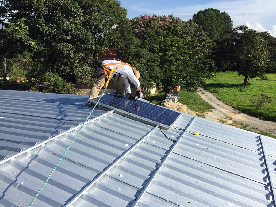 Na fotovoltaickou elektrárnu je třeba dům připravit