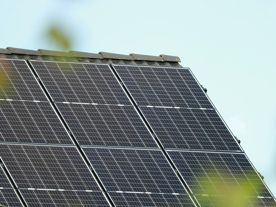 Údržba a čištění solárních panelů se vyplatí přenechat nám - specializované společnosti